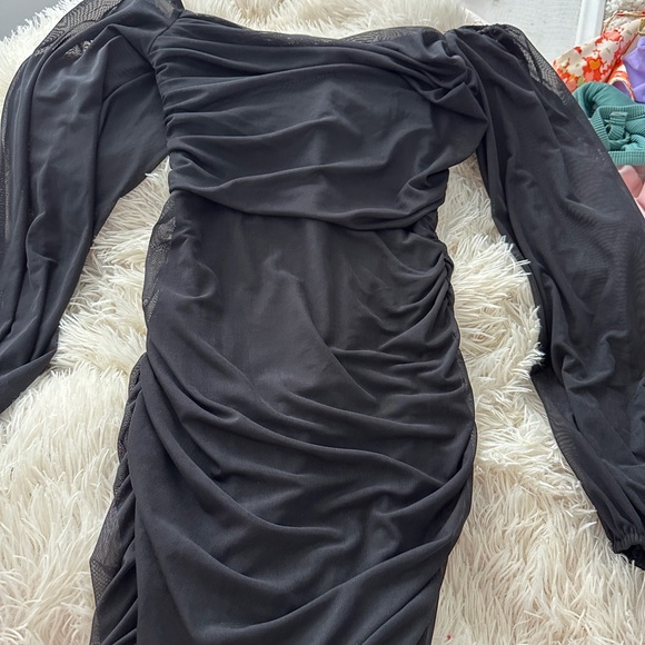 Black dresses - Picture 5 of 7